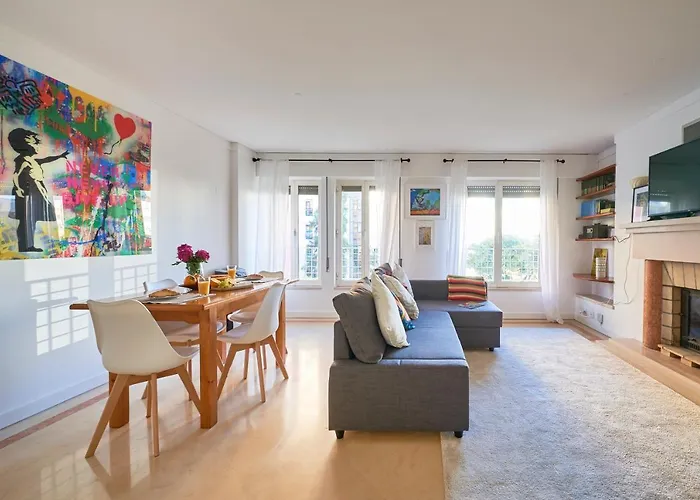 Modern With Swiming Pool & Garage - *