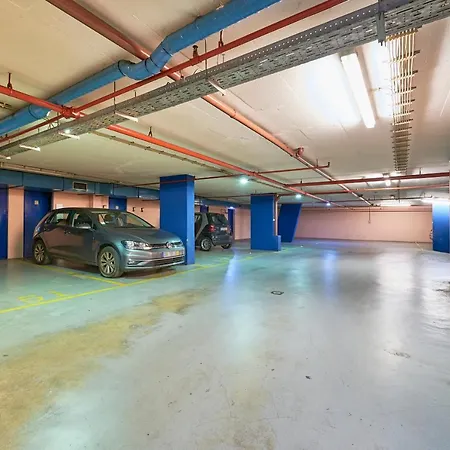 Modern With Swiming Pool & Garage -