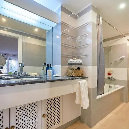 Modern With Swiming Pool & Garage - Apartment *