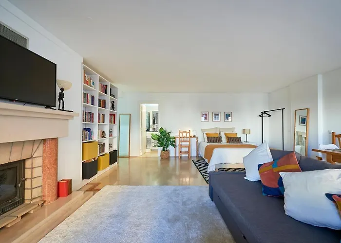 Modern With Swiming Pool & Garage -